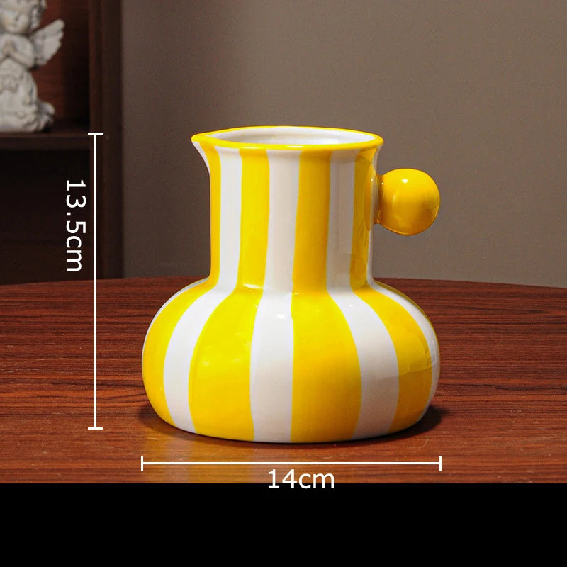Vase en céramique rayé coloré