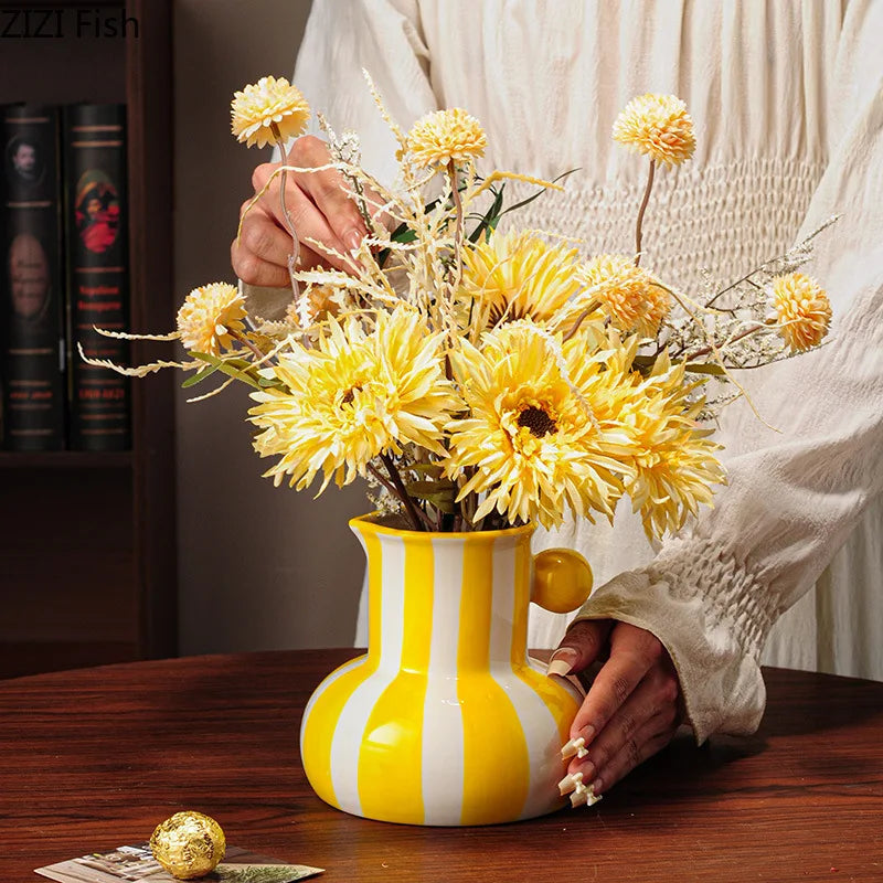 Vase en céramique rayé coloré – vue 3