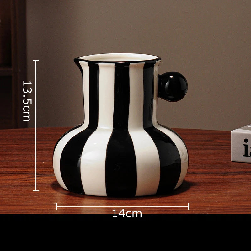 Vase en céramique rayé coloré