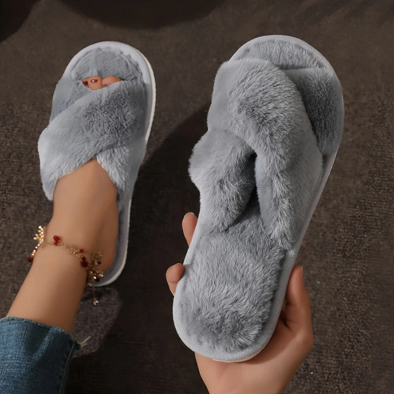 Chaussons mules à brides croisées effet fourrure – vue 7