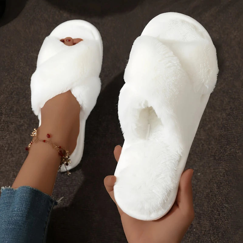 Chaussons mules à brides croisées effet fourrure – vue 6